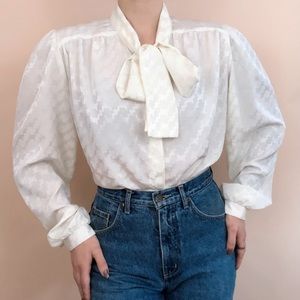 Vtg 80s cream houndstooth pussy bow blouse L